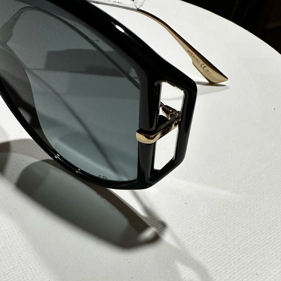 CHRISTIAN Dior DIORDIRECTION2 Butterfly Shaped sunglasses Black Gray UV400 NWT - Picture 11 of 17
